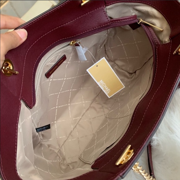 Michael Kors Handbags - New Mk set 🍇 bag & wallet